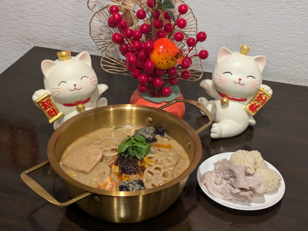 混合芝麻醤麻辣砂鍋面（豚肉、鶏団子のごまたっぷりのマーラータン）